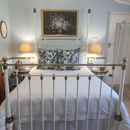 Old Oak Guest House Белвил Екстериор снимка