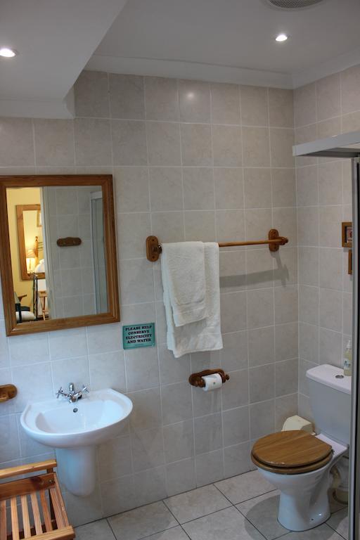 Old Oak Guest House Белвил Стая снимка
