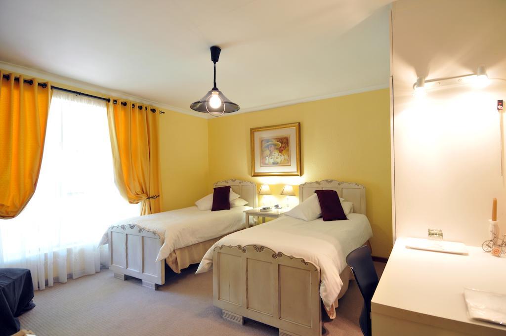 Old Oak Guest House Белвил Стая снимка