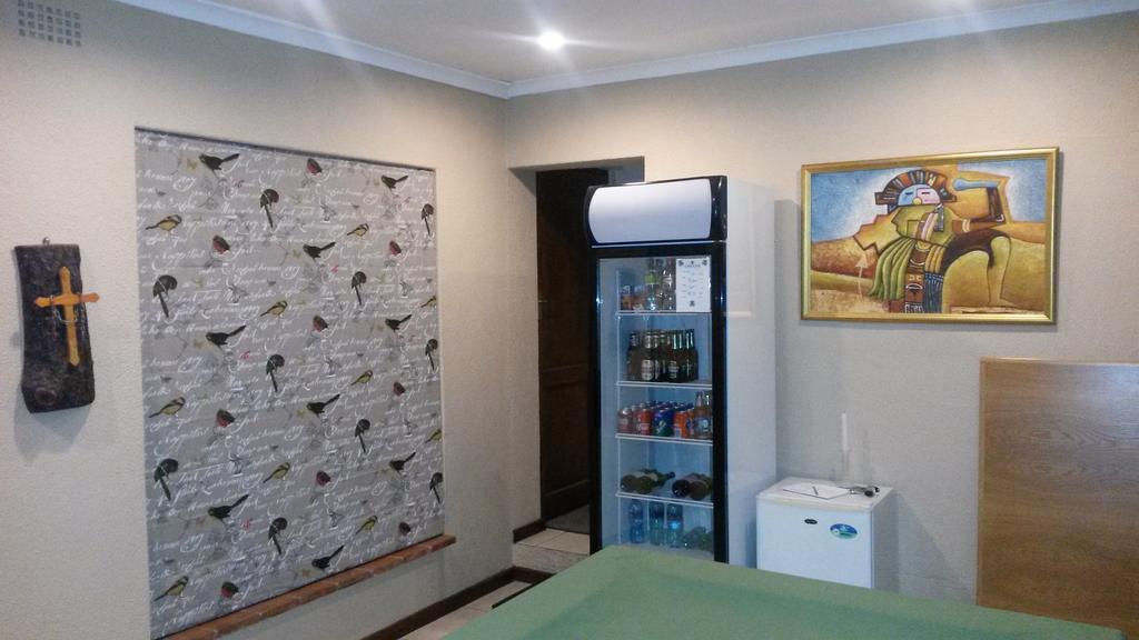 Old Oak Guest House Белвил Екстериор снимка